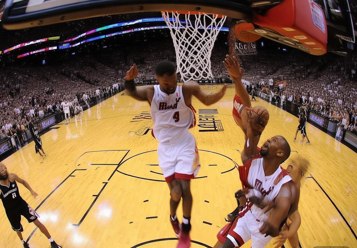 2014年NBA经典对决：热火三巨头49分狂潮击败篮网