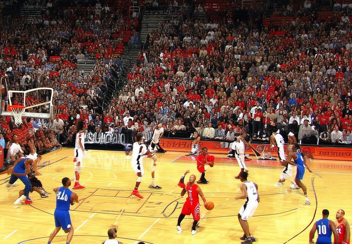 2004年NBA季后赛：小牛火箭巅峰对决回顾